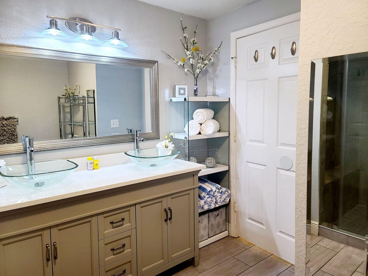 Baño con doble lavabo