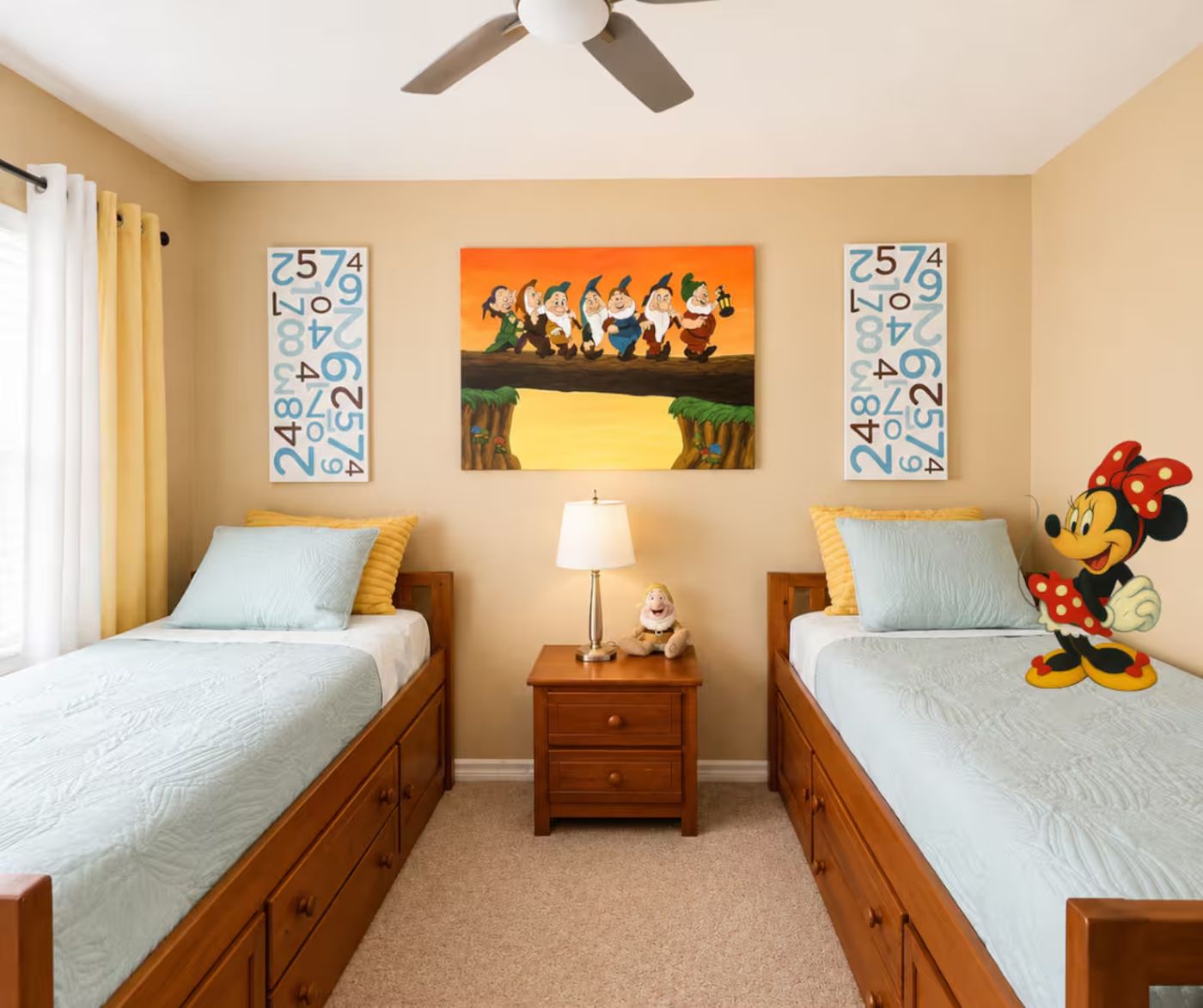 Dormitorio con dos camas individuales